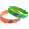 Бесплатный дизайн 2023 Индивидуальный силиконовый браслет с логотипом Силиконовый браслет в форме сердца