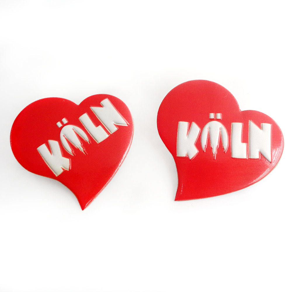 Оптовый 45-мм струйный 3D-печатный значок с красной буквой в форме сердца