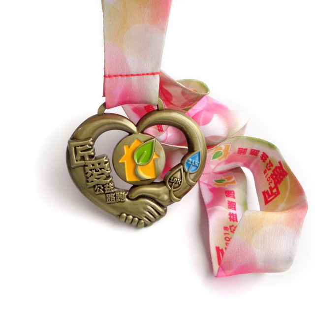 Металлическая серьга в виде цветка на заказ, рамка для ключа лучшего друга, шестиугольная звезда для боевых искусств, пластина большого размера, швейцарская медаль