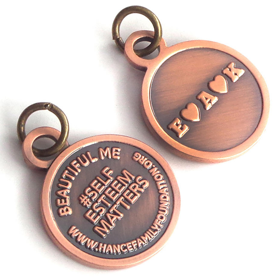 На заводе OEM оптовые пользовательские логотип выгравированы на заказ небольшие металлические бирки для ювелирных изделий