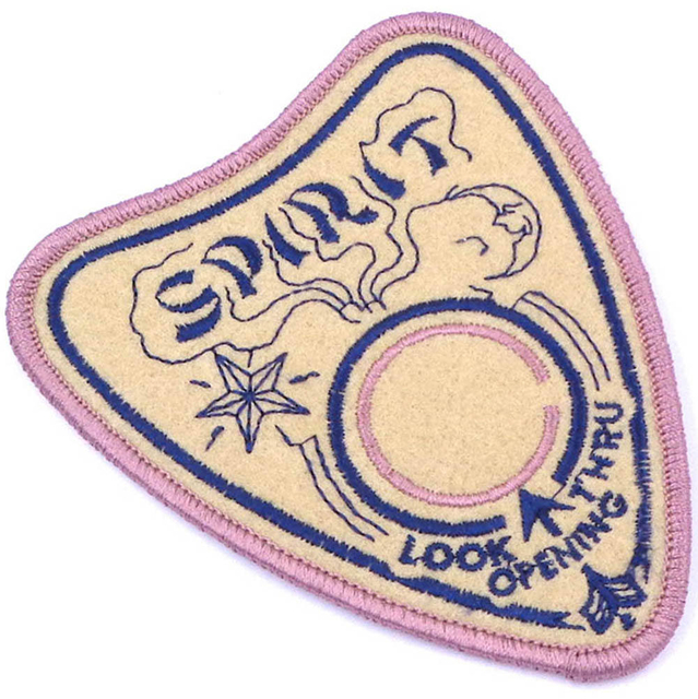 Изготовленный на заказ могучий стиль патча вышивки ОЭМ логотипа фристайла влюбленности для одежд