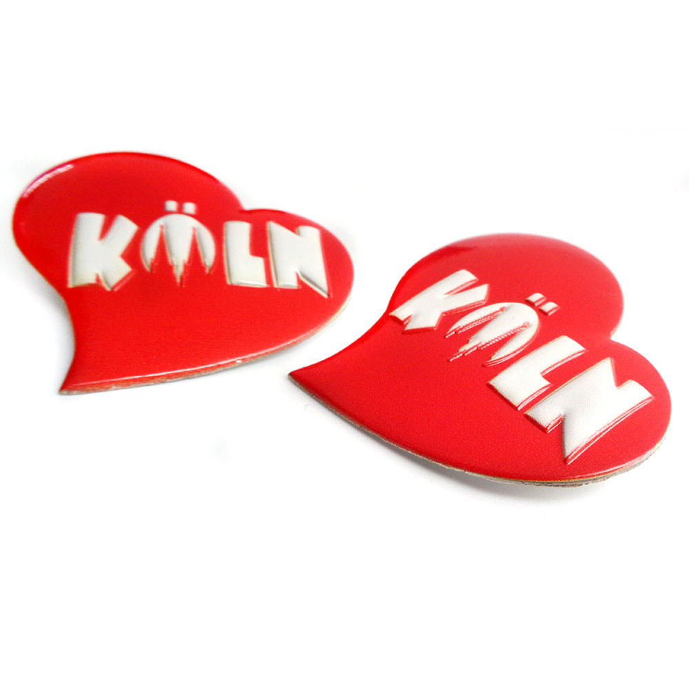 Оптовый 45-мм струйный 3D-печатный значок с красной буквой в форме сердца