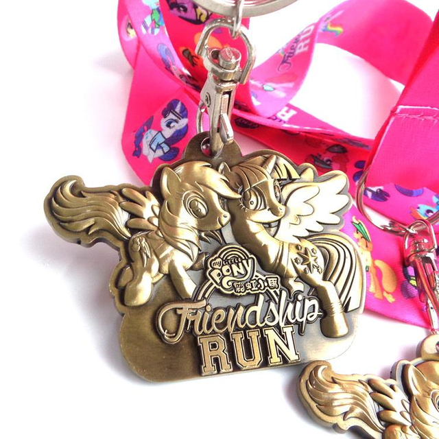 Изготовленная на заказ бархатная коробка 1-е и 2-е место Медали Рок-н-ролл Медаль Печатный значок Дети 2023 Новая медаль по гребле