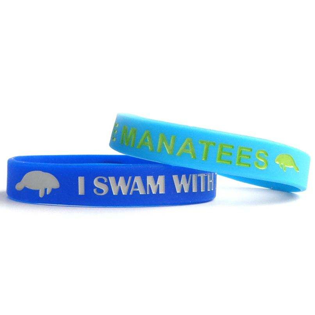 Бесплатный дизайн 2023 Индивидуальный силиконовый браслет с логотипом Силиконовый браслет в форме сердца